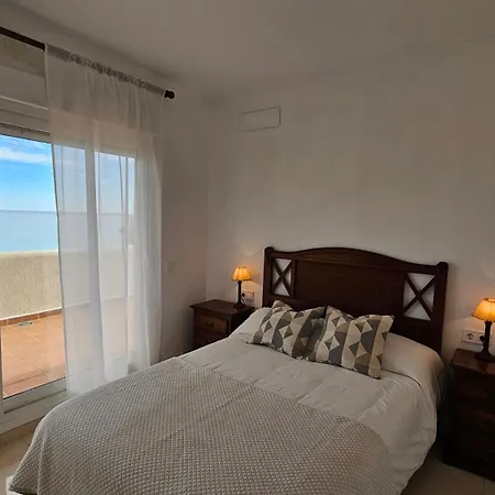 The Floating Terrace - Frontline Sea View Daire *